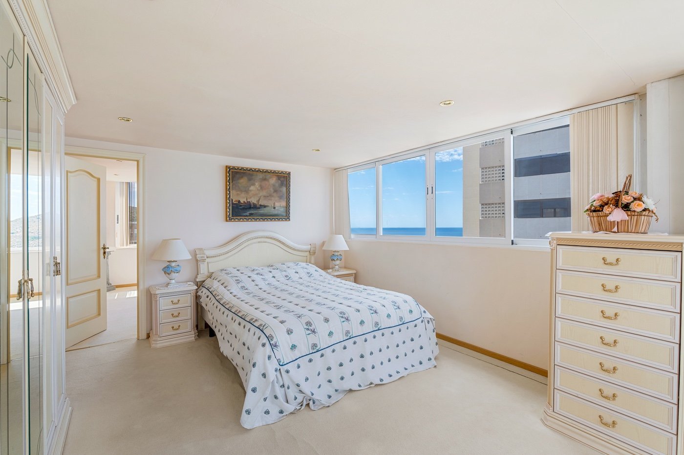   We present a&amp;nbsp;rare opportunity&amp;nbsp;in one of&amp;nbsp;Benidorm’s most privileged locations: right next to the iconic&amp;nbsp;Hotel Lid