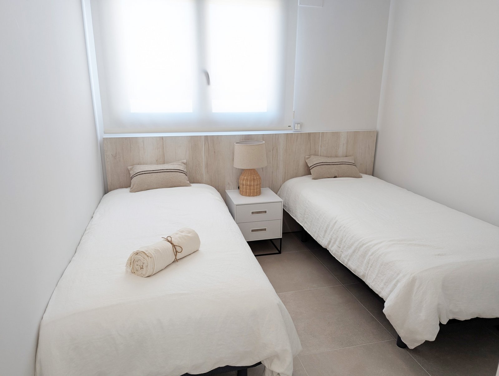  In der charmanten Stadt Dénia gelegen, bietet dieses exklusive Wohnresort eine privilegierte Umgebung in erster Meereslinie. Mit insgesamt 38 Immobil