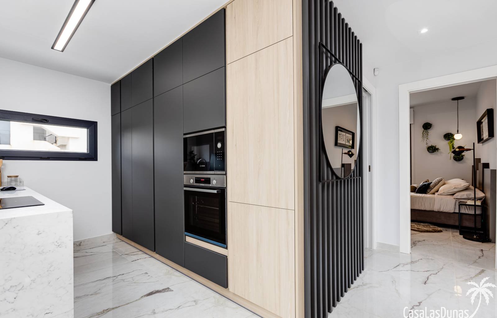  Diese neue Wohnanlage besteht aus 106 Wohnungen mit großen Terrassen. Komplett eingerichtete Apartments mit 2 Schlafzimmern und 2 Bädern und Penthäus
