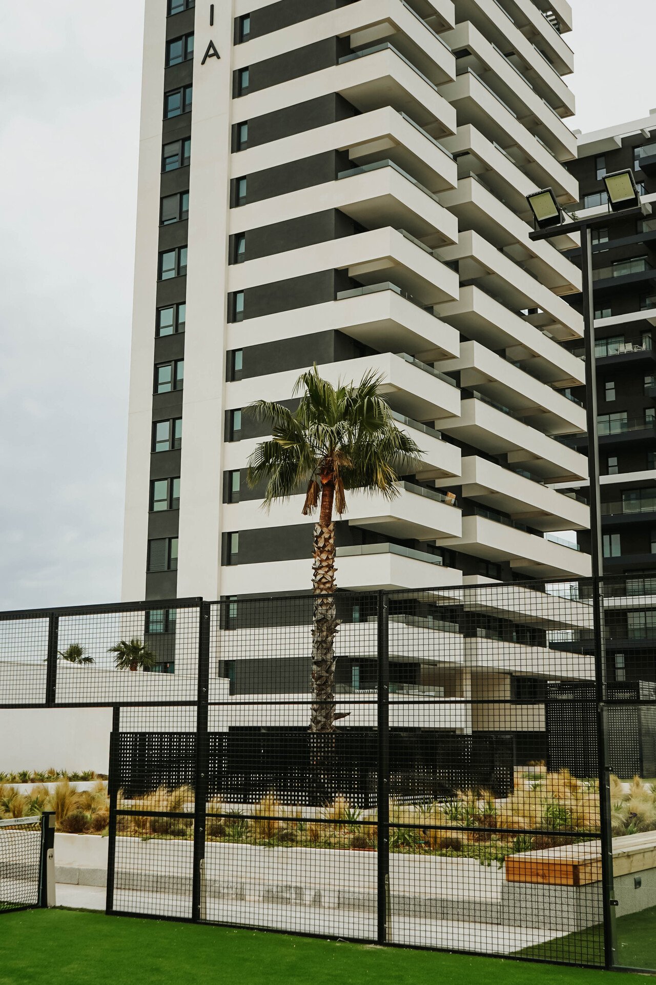  In der charmanten Stadt Calpe gelegen, bietet dieses exklusive Penthouse-Ensemble ein einzigartiges Wohnerlebnis mit beeindruckendem Meerblick. Mit n