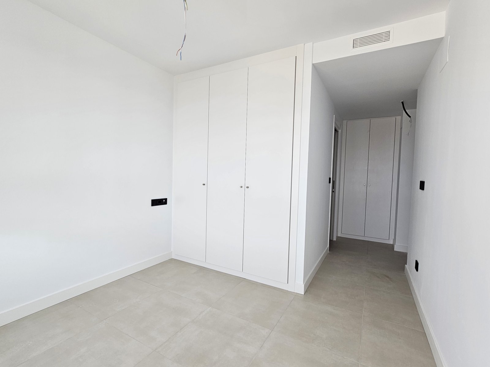  In der charmanten Stadt Calpe gelegen, bietet dieses exklusive Penthouse-Ensemble ein einzigartiges Wohnerlebnis mit beeindruckendem Meerblick. Mit n