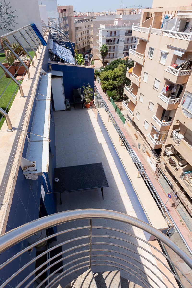  Penthouse in der fünften Etage, das Luxus, Komfort und eine beneidenswerte Lage bietet. Mit drei Schlafzimmern und zwei Bädern, einschließlich eines 
