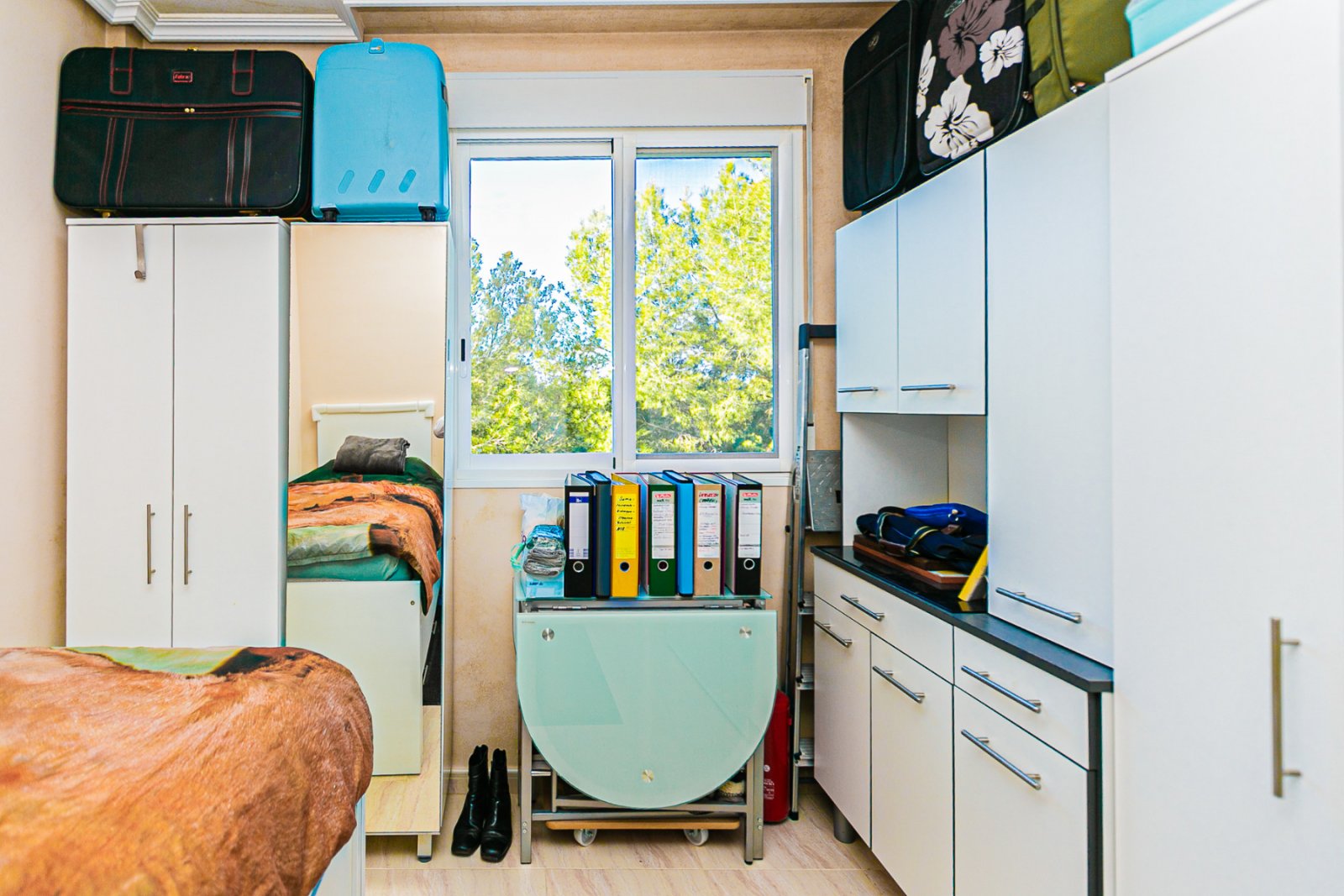  Diese makellose Wohnung im ersten Stock besticht durch ihr modernes Design, hochwertige Ausstattungen und ihren ausgezeichneten Erhaltungszustand – e
