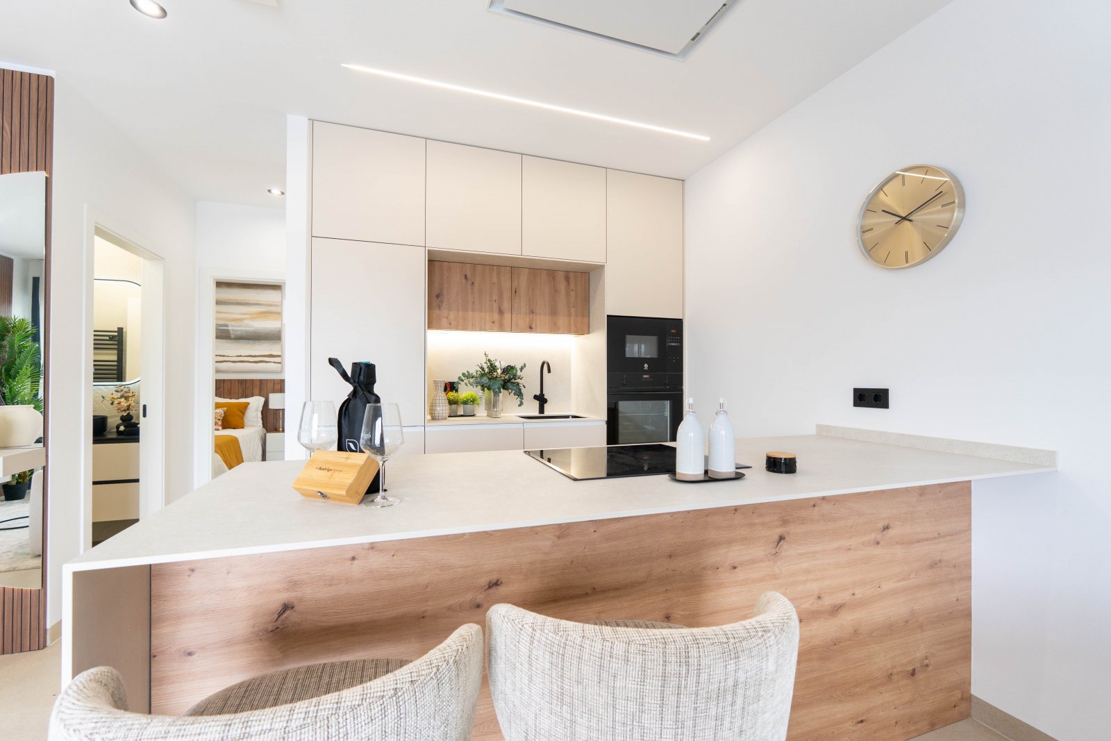 In der charmanten Stadt San Pedro del Pinatar gelegen, bietet diese Wohnanlage eine exklusive Sammlung von 6 unabhängigen Häusern. Diese Immobilien s