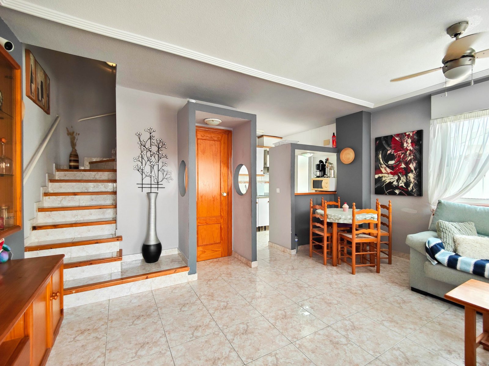   Beautiful corner quad house with a huge garden for sale in El Mirador de Los Altos, Orihuela Costa.  This charming quad house is located in a well-e
