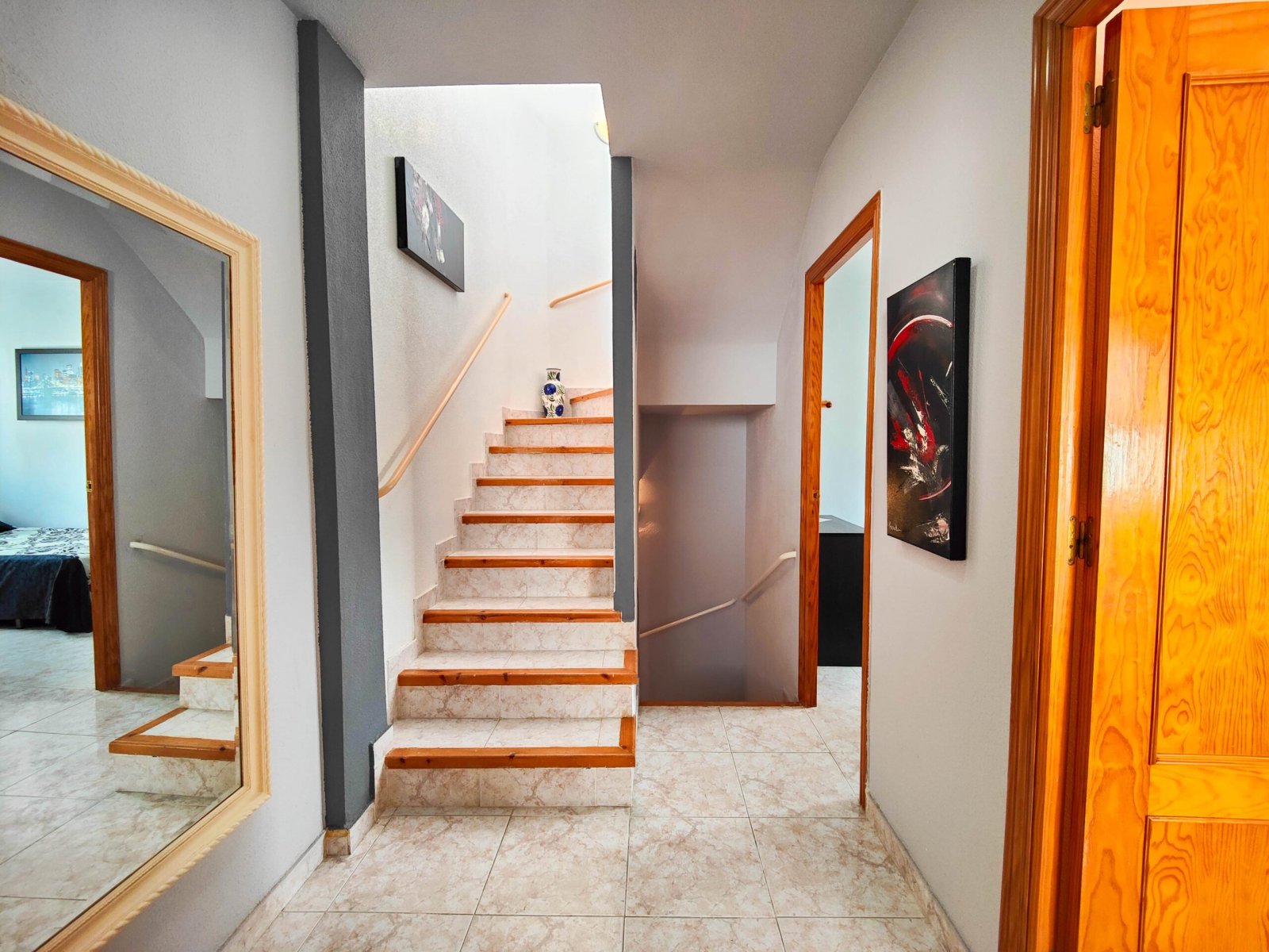   Beautiful corner quad house with a huge garden for sale in El Mirador de Los Altos, Orihuela Costa.  This charming quad house is located in a well-e