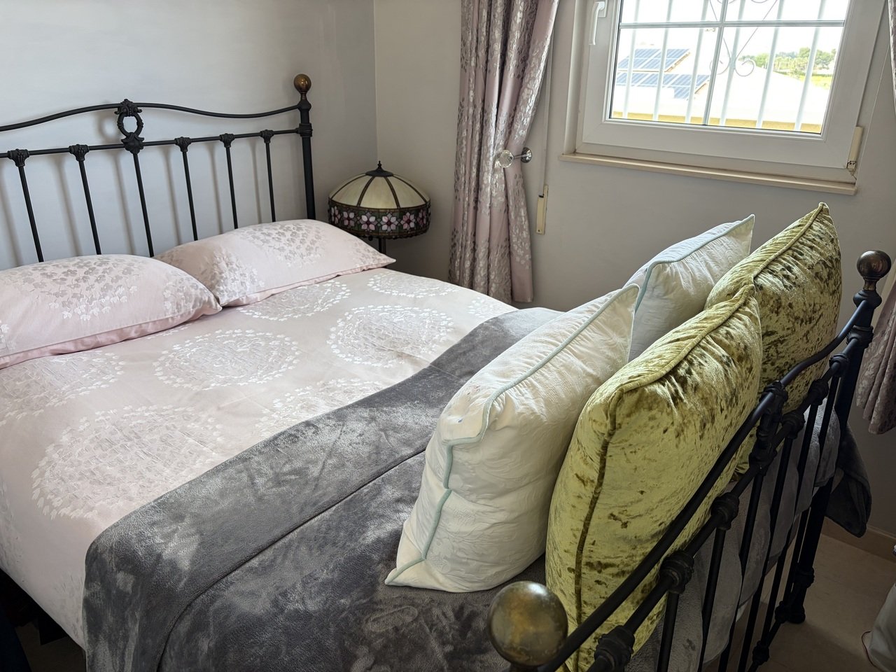   Outstanding 3 Bed, 3 Bath South facing Townhouse with large converted basement offering an additional room with En Suite bathroom. This is a fantast