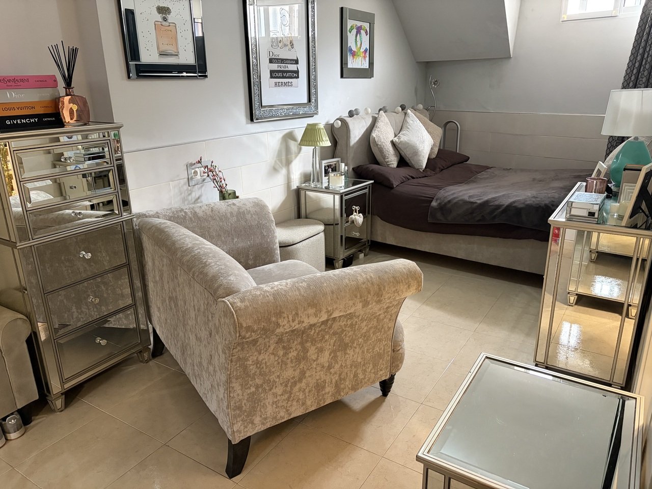   Outstanding 3 Bed, 3 Bath South facing Townhouse with large converted basement offering an additional room with En Suite bathroom. This is a fantast