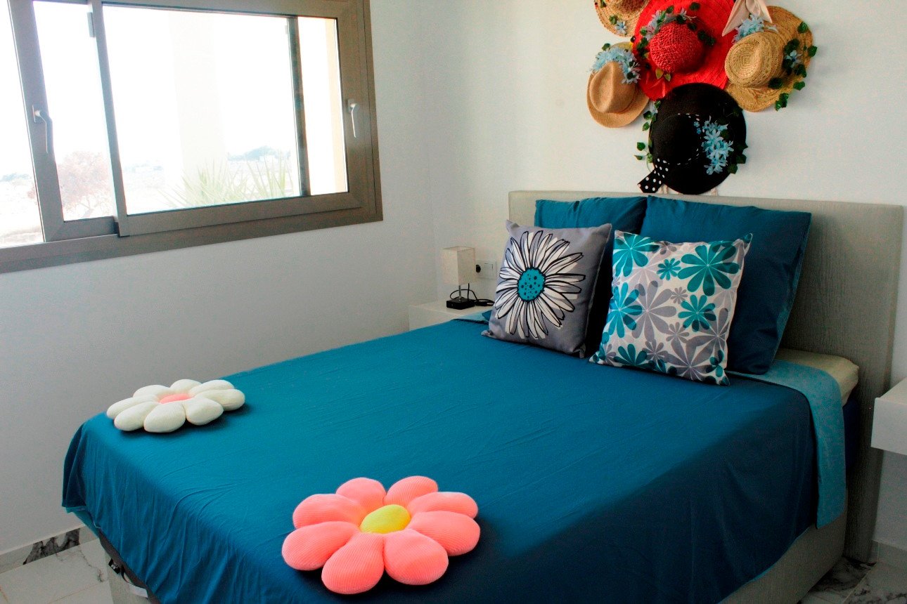  Erleben Sie modernes mediterranes Wohnen in diesem atemberaubenden Luxusapartment mit 2 Schlafzimmern in idealer Lage im Herzen von Villamartín, nur 