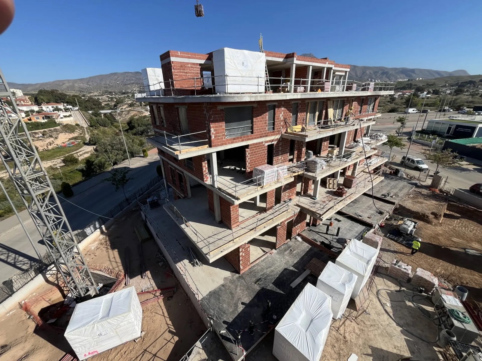  In der charmanten Stadt La Vila Joiosa gelegen, bietet diese Wohnanlage eine Auswahl von 23 Wohneinheiten, darunter Apartments, Erdgeschosse und Pent