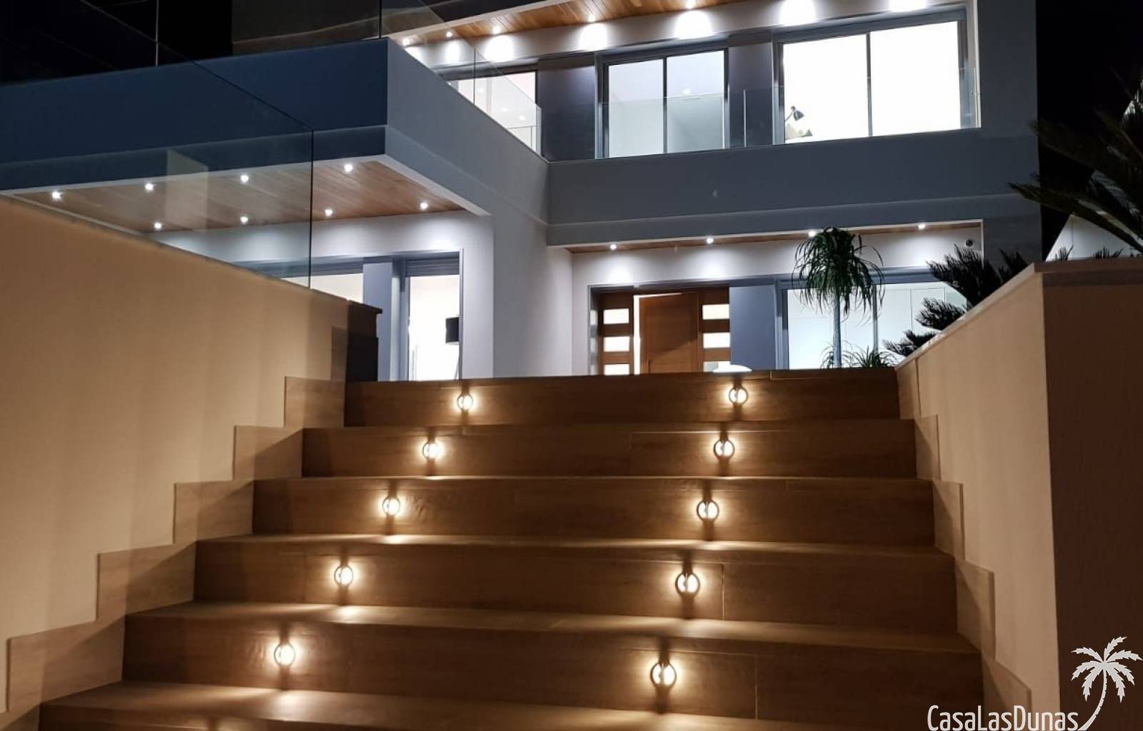  Wunderschöne neue Villen in Campoamor, am Rande des Golfresorts gelegen. Diese Villen beginnen auf einem Grundstück von 500 m² und verteilen sich auf