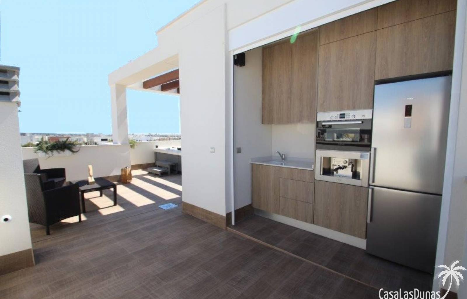  Diese Residenz, bestehend aus 16 freistehenden Villen, wird derzeit nur 3 Gehminuten von den ausgezeichneten Sandstränden von Mar Menor entfernt geba