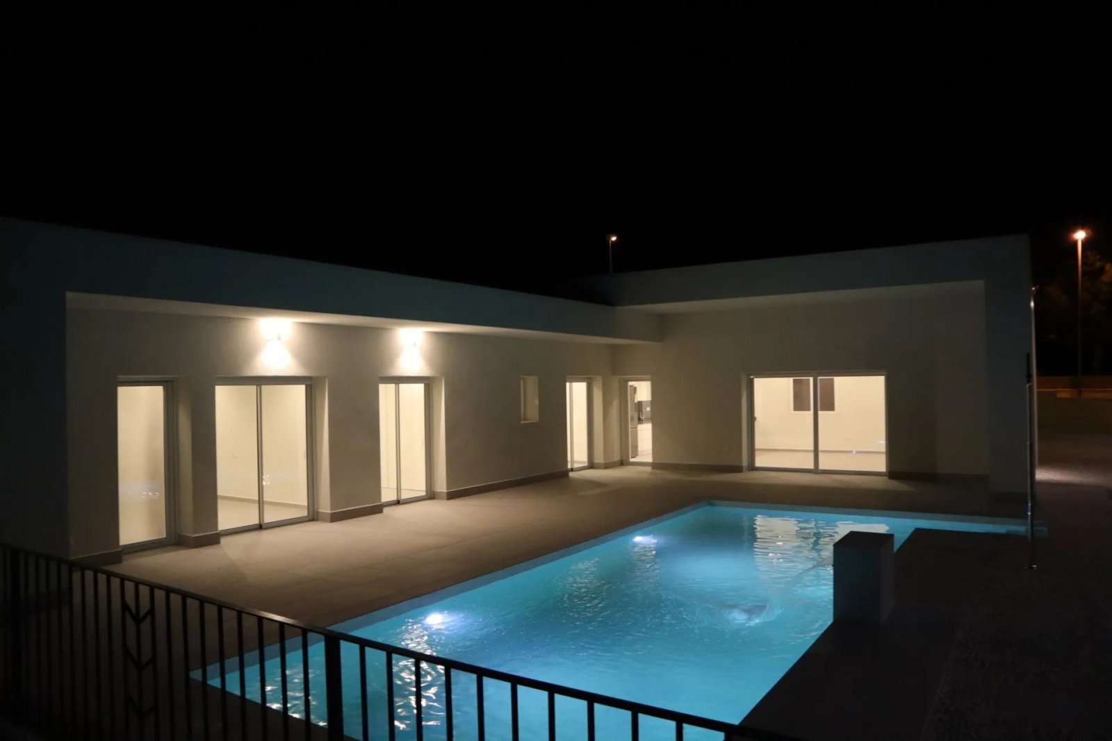  In der charmanten Ortschaft La Romana gelegen, bietet dieses freistehende Chalet eine perfekte Kombination aus Komfort und Stil. Mit einem Design, da