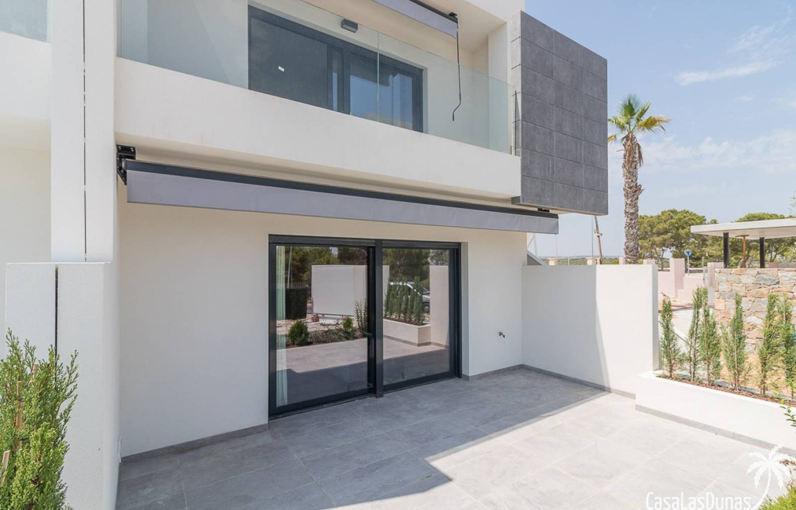  Luxuriöse Wohnanlage bestehend aus wunderschönen Apartments mit Blick auf den Salzsee von Torrevieja. Die Apartments verfügen über 3 geräumige Schlaf