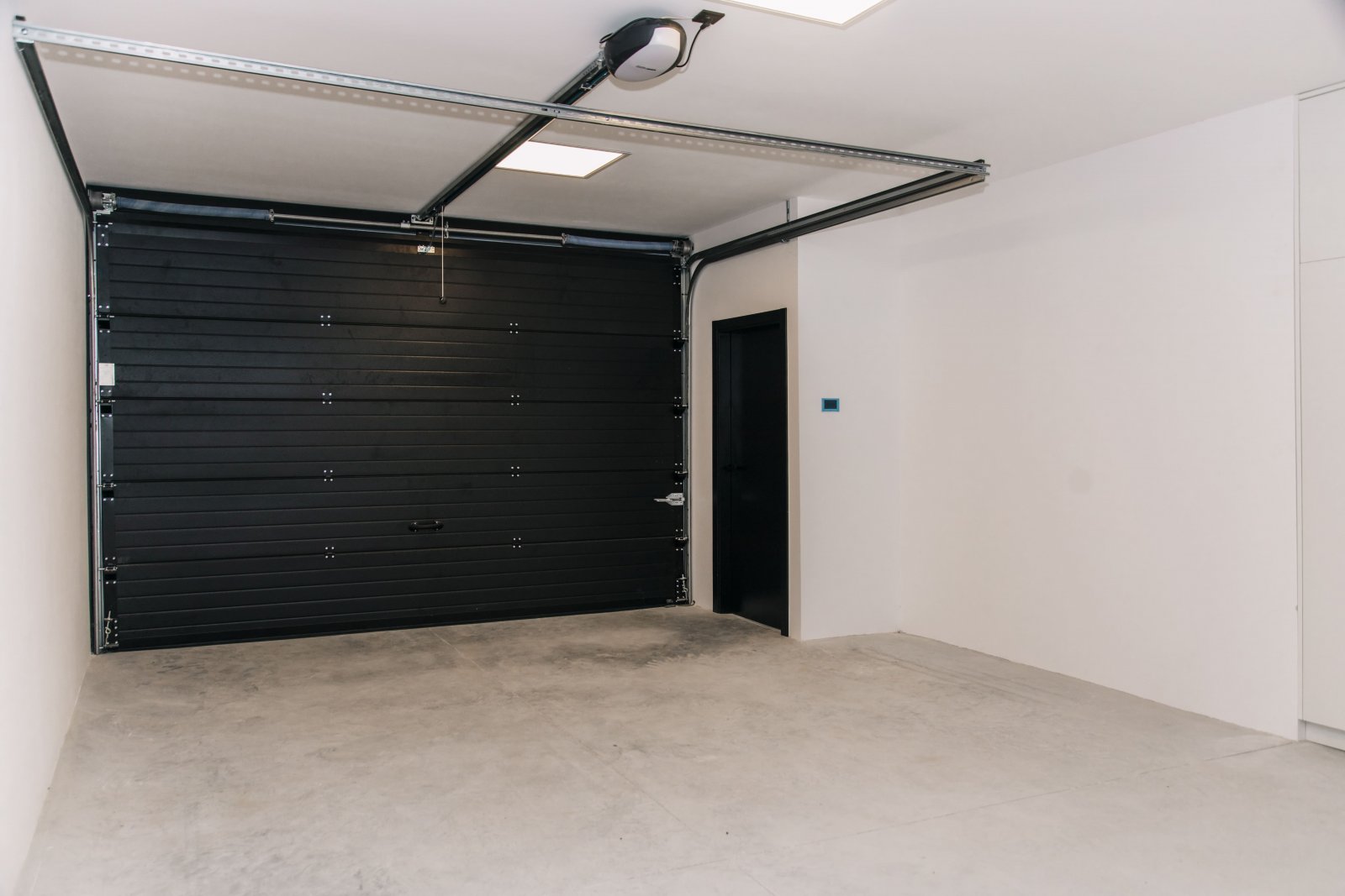  In der charmanten Stadt Rojales gelegen, bietet diese exklusive Sammlung von Villen ein einzigartiges Wohnerlebnis. Mit nur fünf verfügbaren Immobili