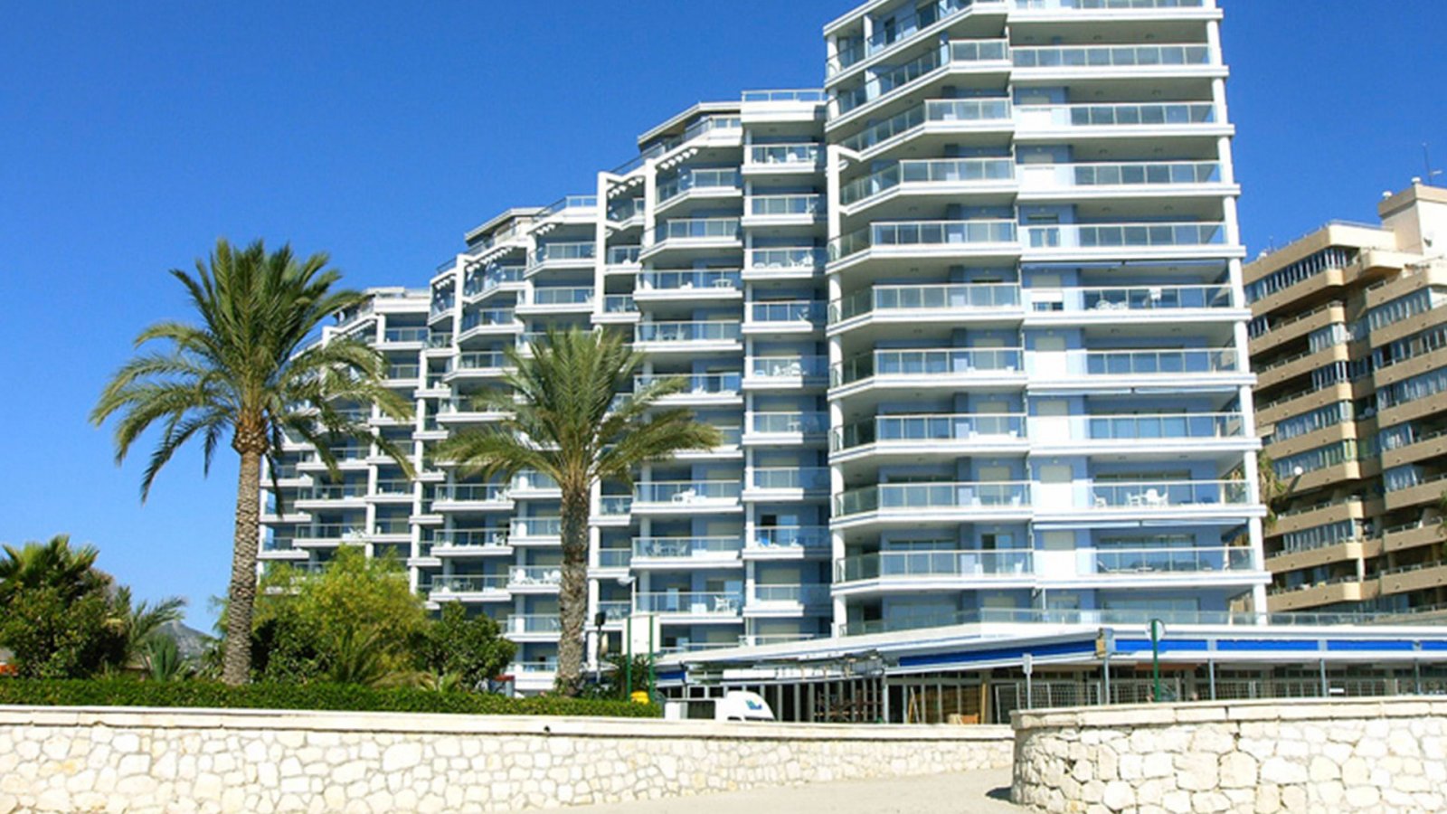  In der charmanten Stadt Calpe gelegen, bietet diese Wohnanlage eine exklusive Auswahl von 20 Immobilien, darunter Wohnungen und Penthäuser. Für dieje