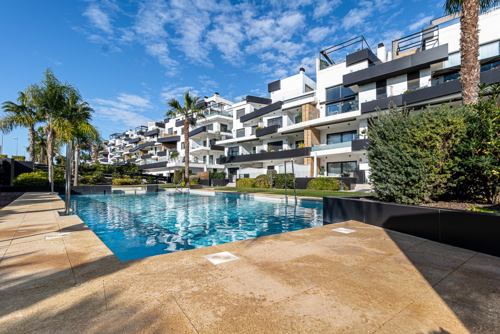  Dieses außergewöhnliche Duplex-Penthouse im exklusiven Muna Spa &amp; Resort in Los Dolses bietet eine seltene Kombination aus Luxus, Großzügigkeit u