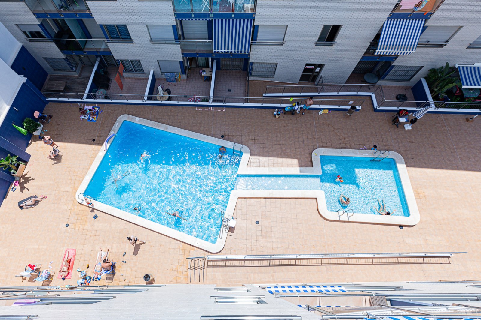 Penthouse in der fünften Etage, das Luxus, Komfort und eine beneidenswerte Lage bietet. Mit drei Schlafzimmern und zwei Bädern, einschließlich eines 