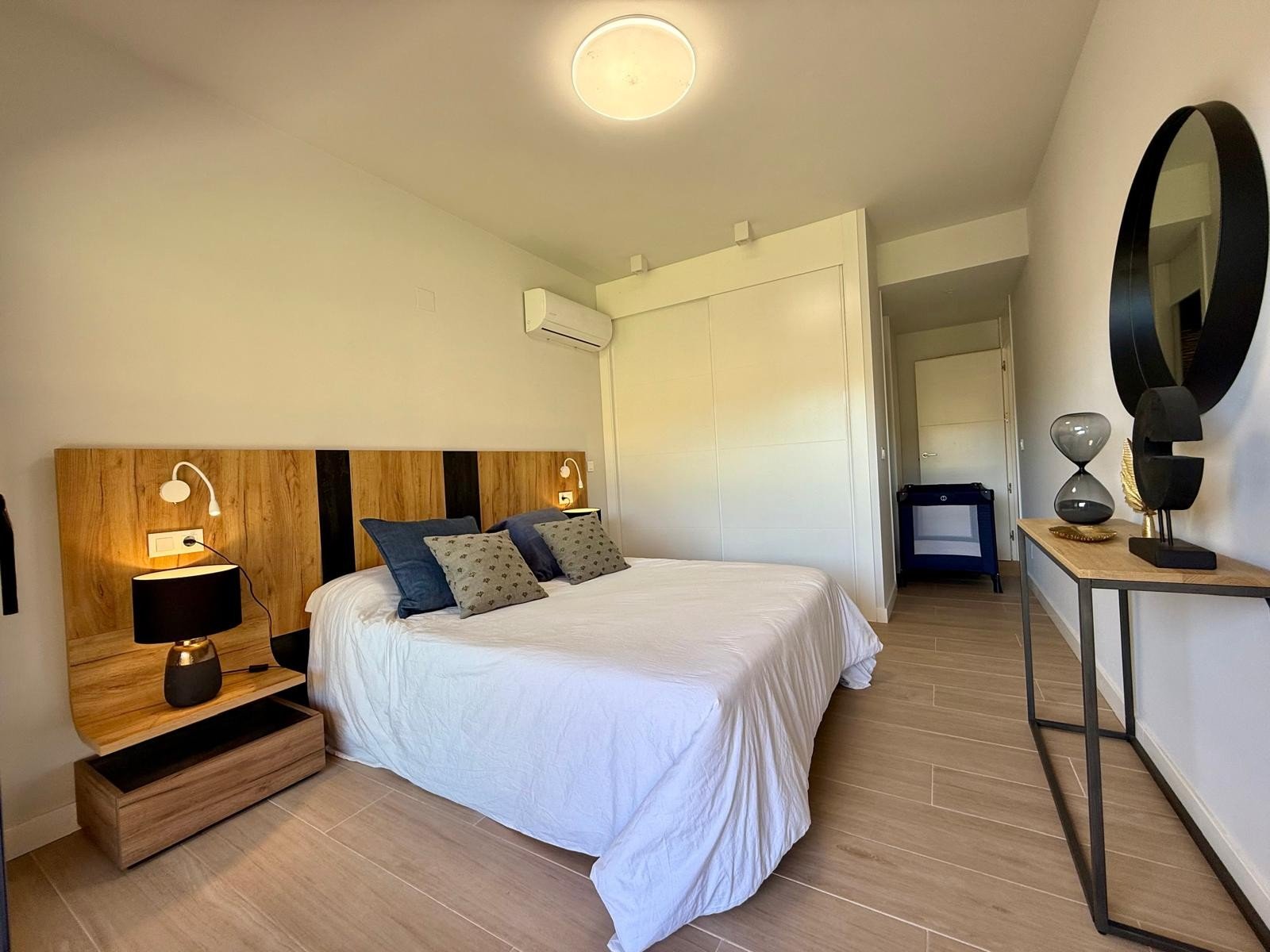   Modern ground floor apartment with large east facing garden area which has sun until early afternoon.  &amp;#13;&amp;#13;
On the western s