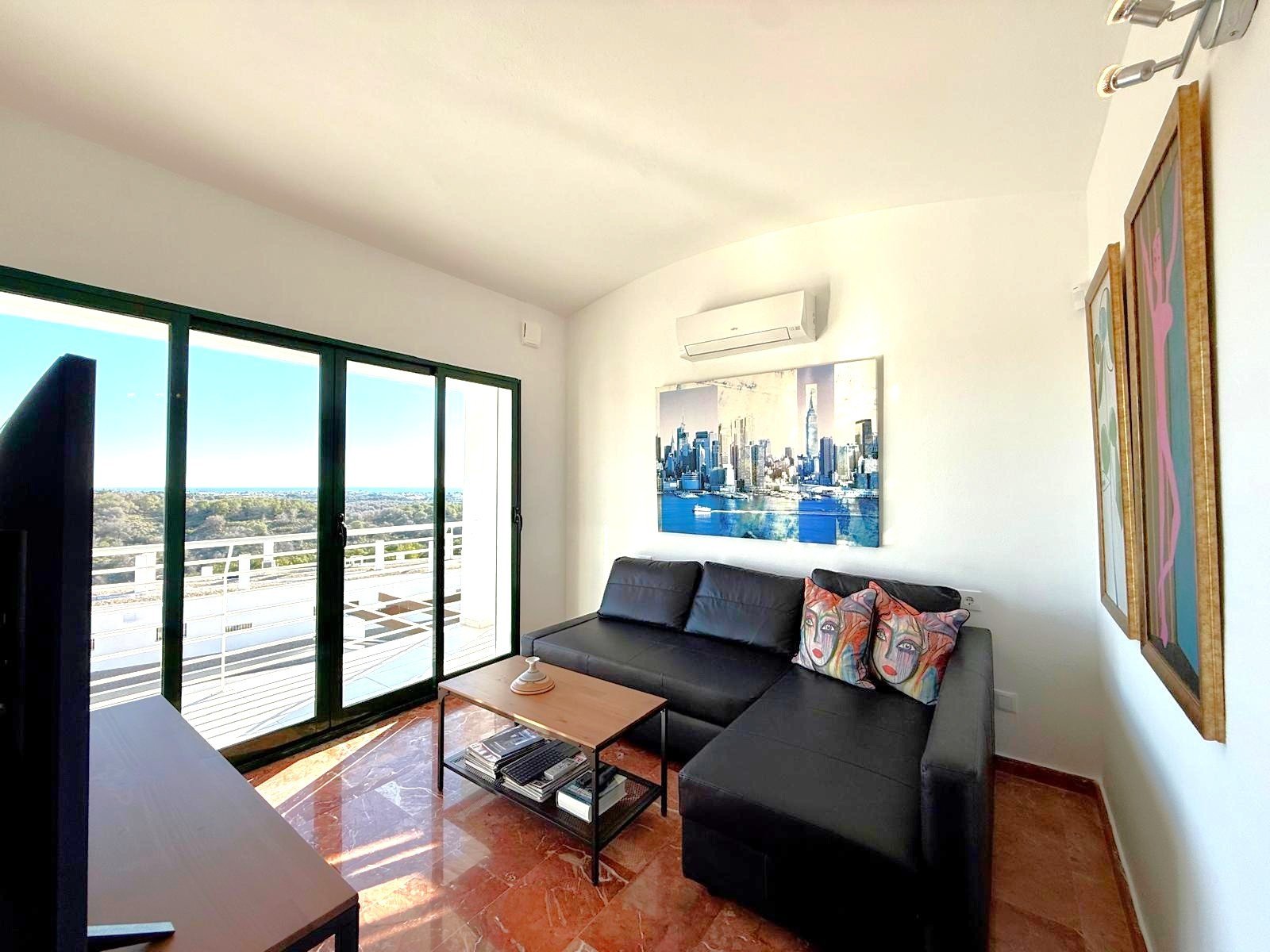   A 132 m2, large, bright and well distributed 3 bed 3 bath property.&amp;#13;&amp;#13;
The stunning entrance hall is followed by an approxi