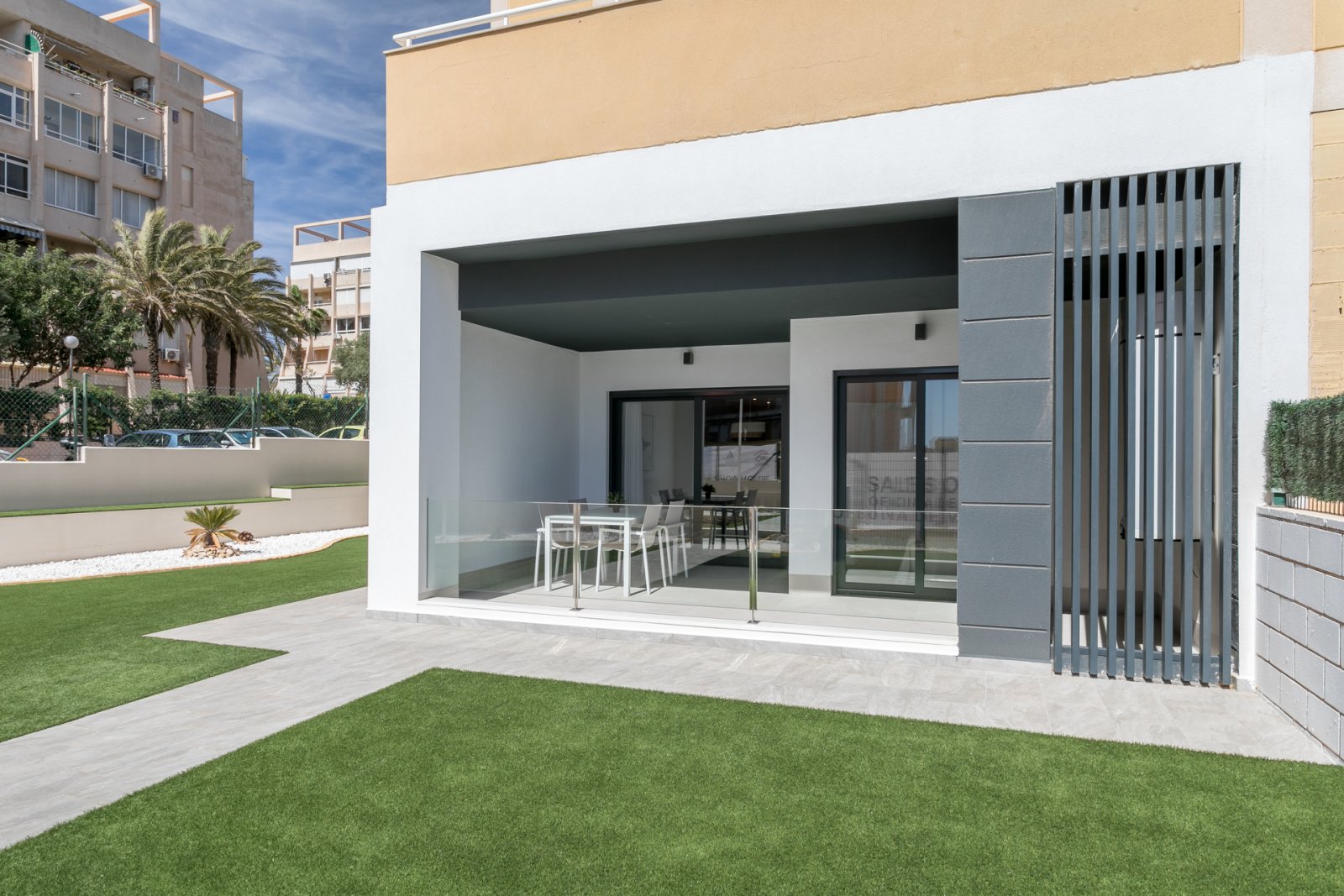  In der schönen Stadt Torrevieja gelegen, bietet diese Wohnanlage eine Vielzahl von Wohnmöglichkeiten, die auf unterschiedliche Bedürfnisse und Lebens