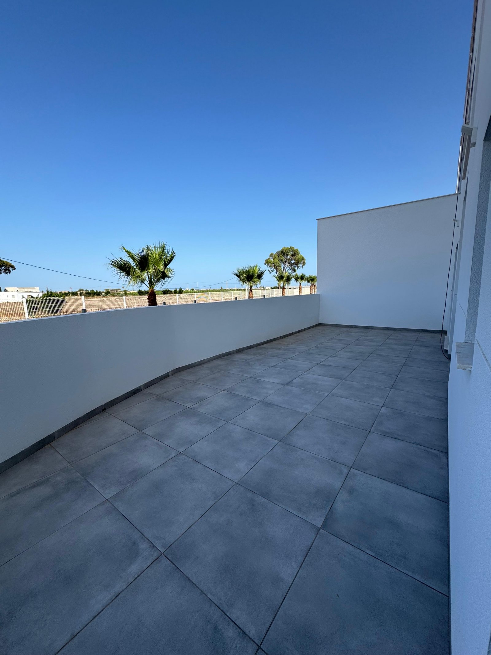  In Santa Rosalía gelegen, bietet diese exklusive Wohnanlage eine Auswahl von 19 Wohnungen, darunter Apartments, Erdgeschosse und Penthäuser. Mit Meer