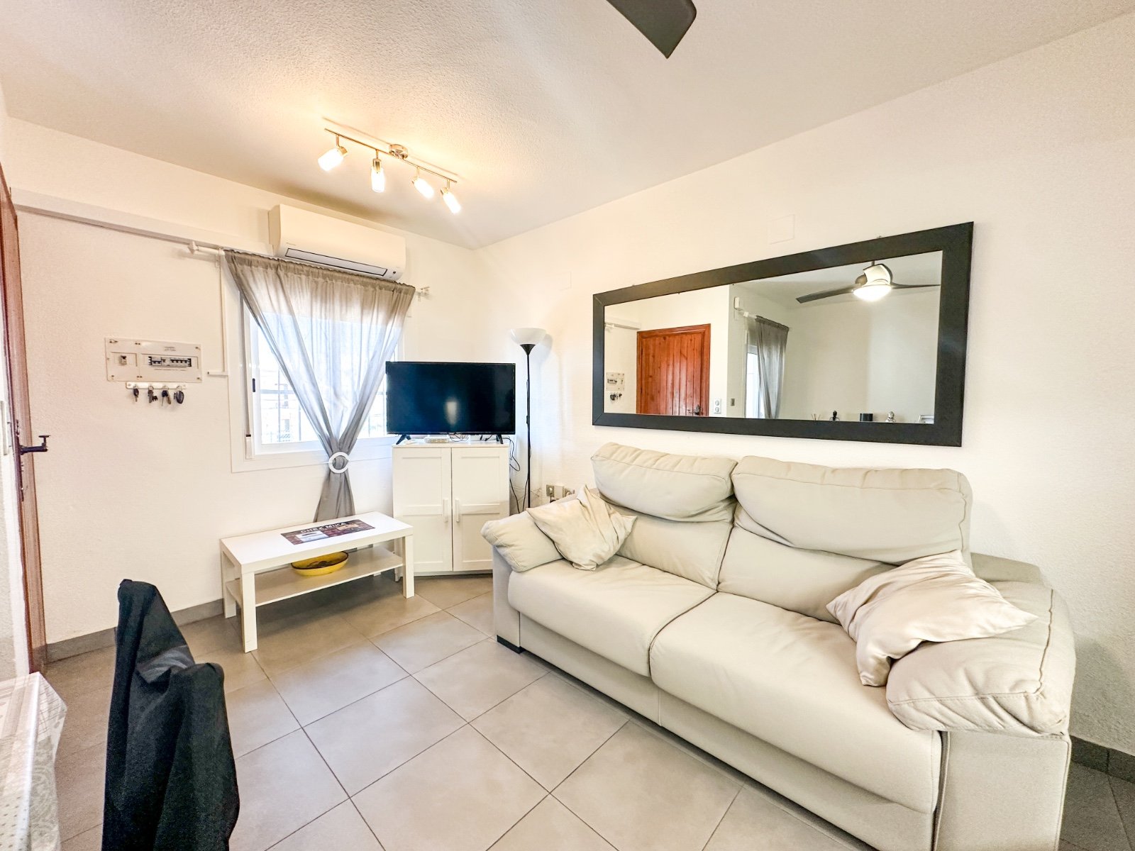  Diese wunderschön renovierte 1-Zimmer-Wohnung im Mirador del Mediterráneo in Villamartín bietet eine perfekte Kombination aus Komfort und Bequemlichk