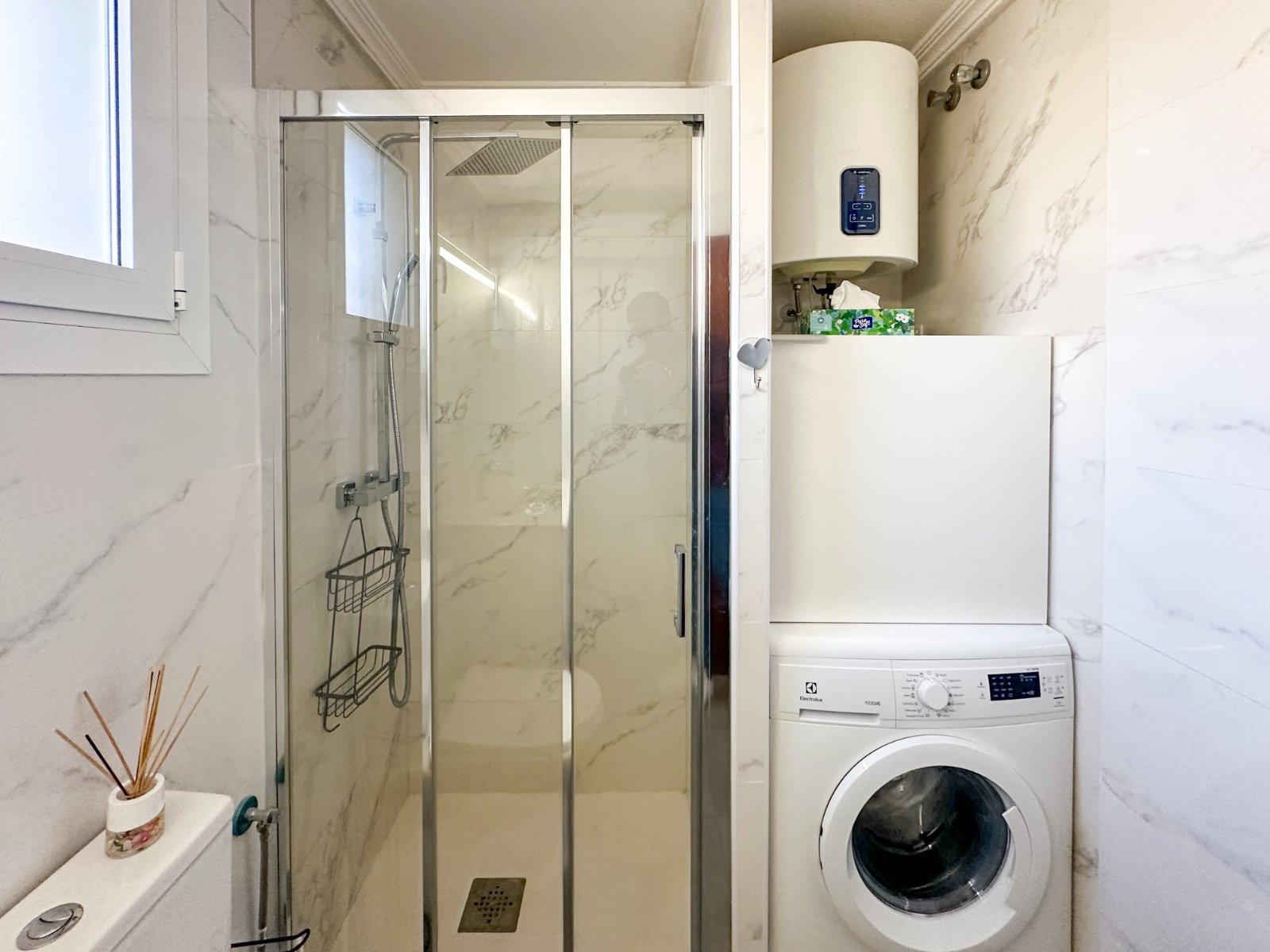  Diese wunderschön renovierte 1-Zimmer-Wohnung im Mirador del Mediterráneo in Villamartín bietet eine perfekte Kombination aus Komfort und Bequemlichk