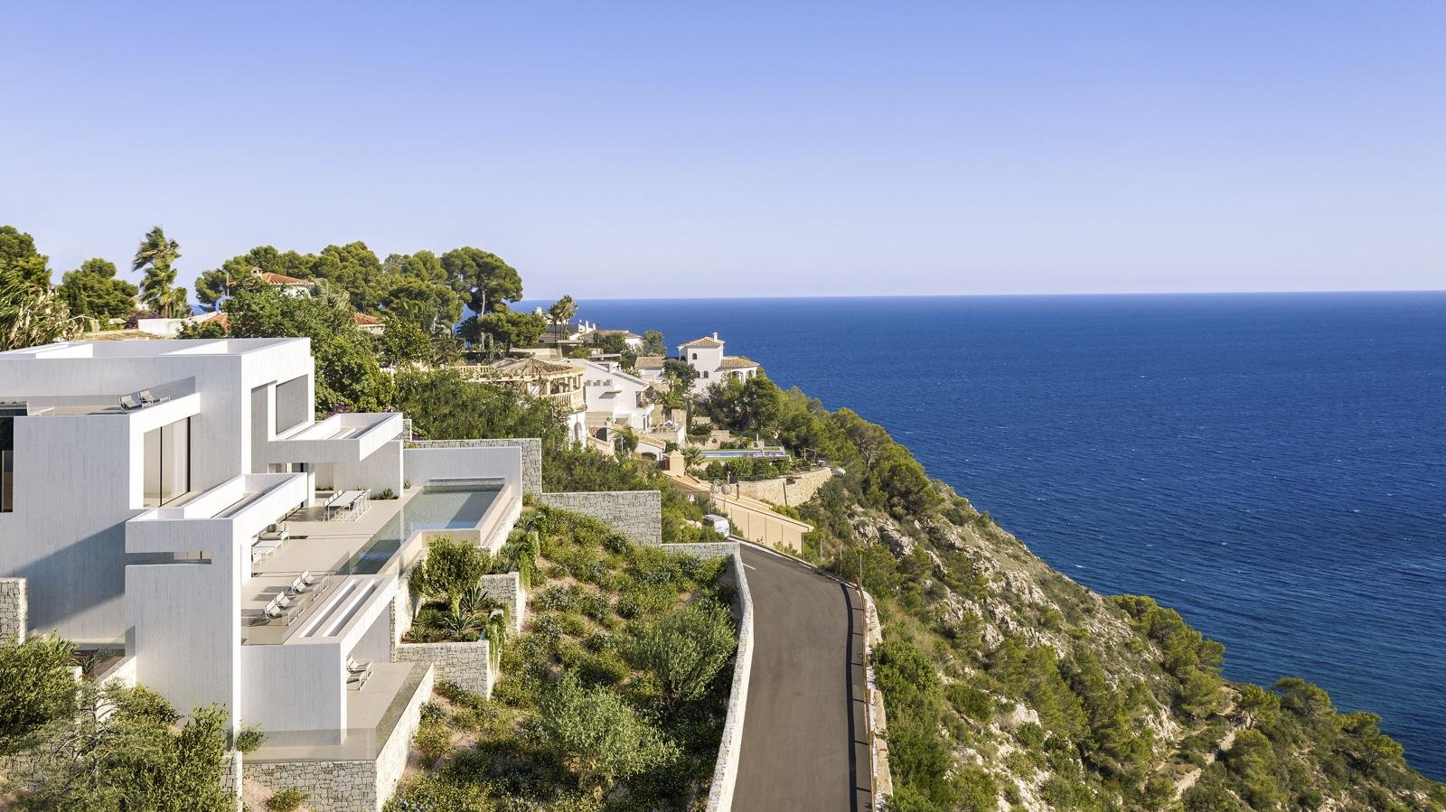  In der exklusiven Gegend von Jávea gelegen, bietet diese Villa ein einzigartiges Wohnerlebnis in erster Meereslinie. Mit Panoramablick auf das Meer b