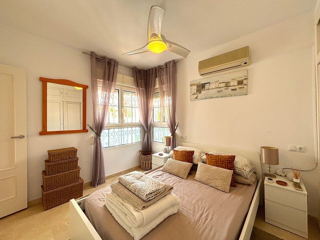   Luxury Detached Villa located in Villamartin.Discover the perfect blend of luxury and comfort in this stunning detached villa located in a well-esta