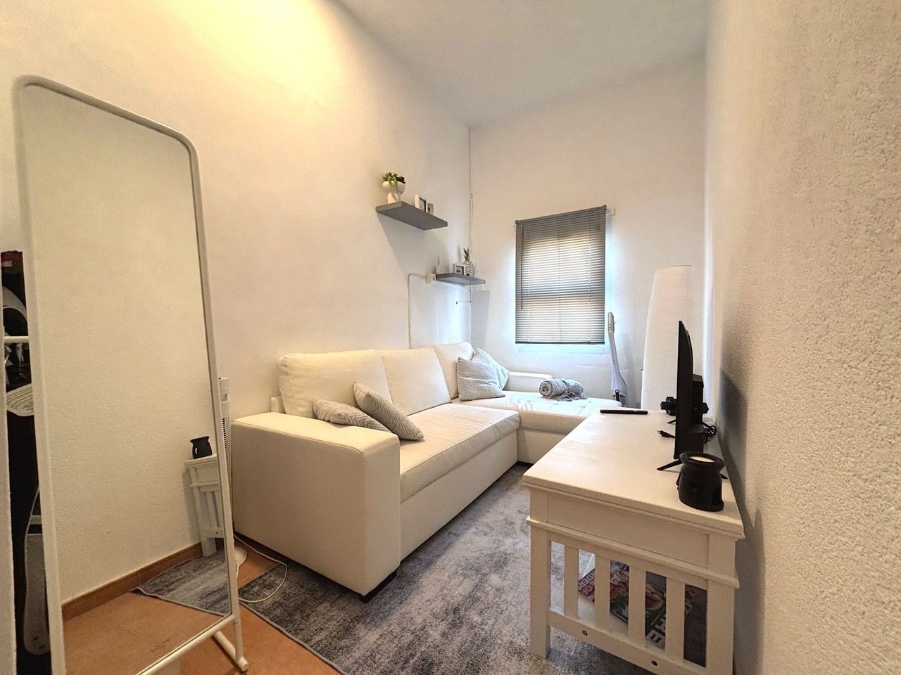   Luxury Detached Villa located in Villamartin.Discover the perfect blend of luxury and comfort in this stunning detached villa located in a well-esta