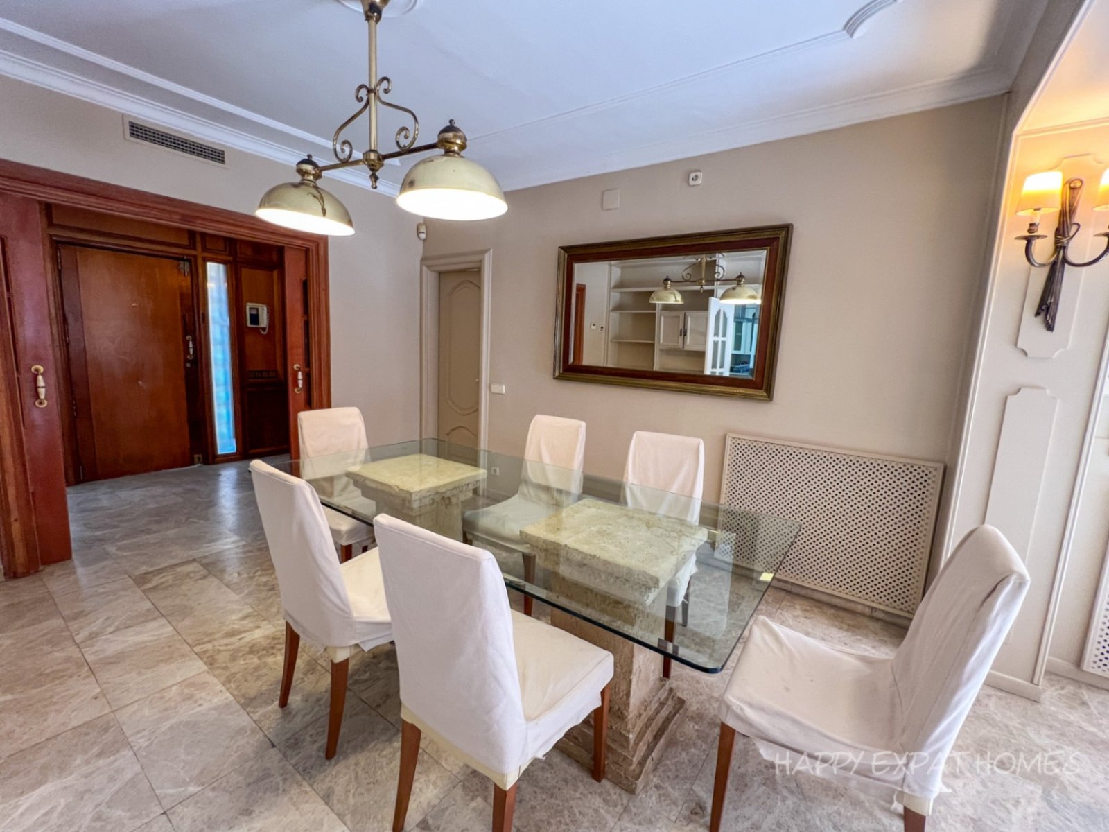 Beeindruckende 510m² Luxusvilla in der Nähe internationaler SchulenErleben Sie unvergleichlichen Raum, Komfort und Privatsphäre in dieser prächtigen 