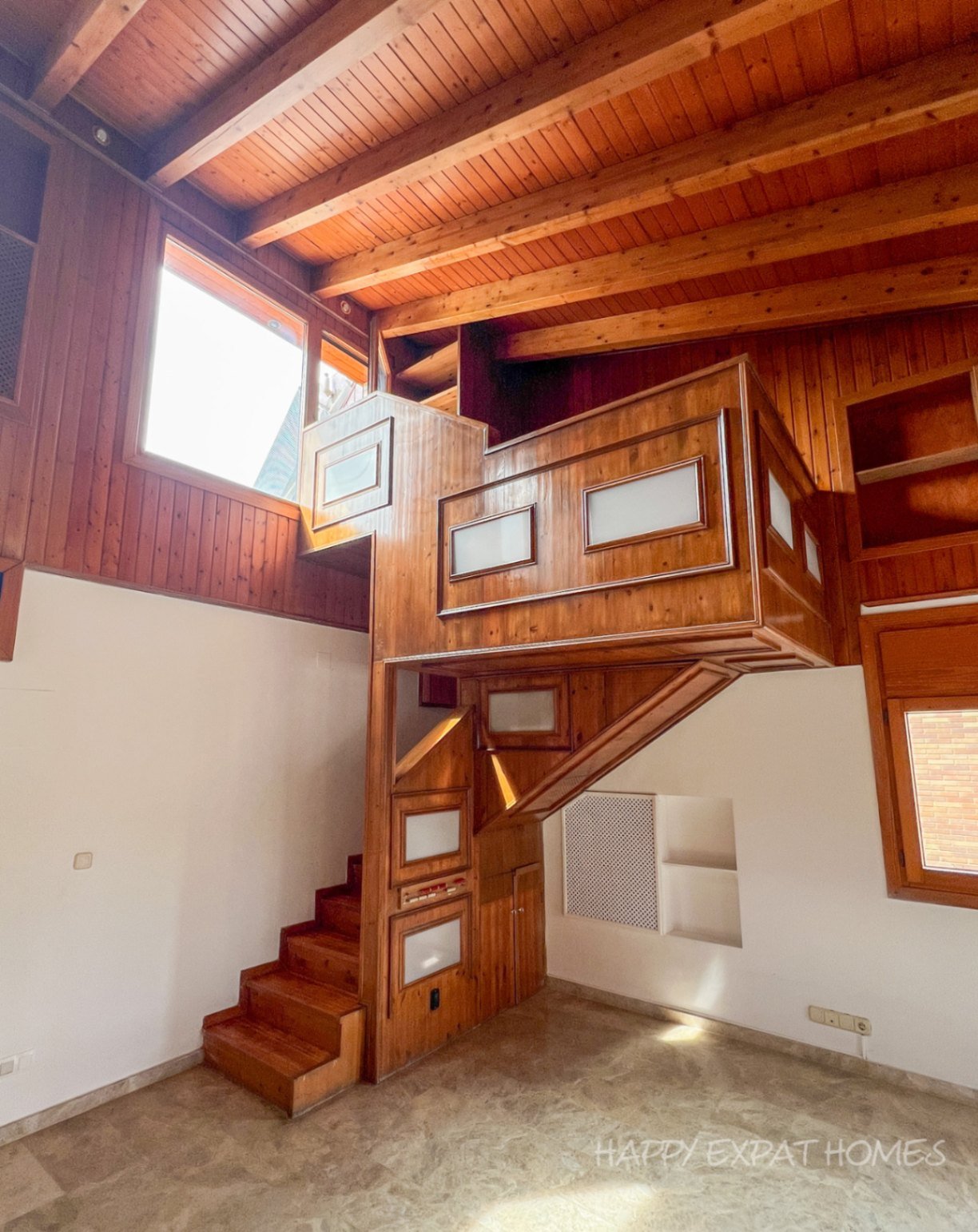 Beeindruckende 510m² Luxusvilla in der Nähe internationaler SchulenErleben Sie unvergleichlichen Raum, Komfort und Privatsphäre in dieser prächtigen 