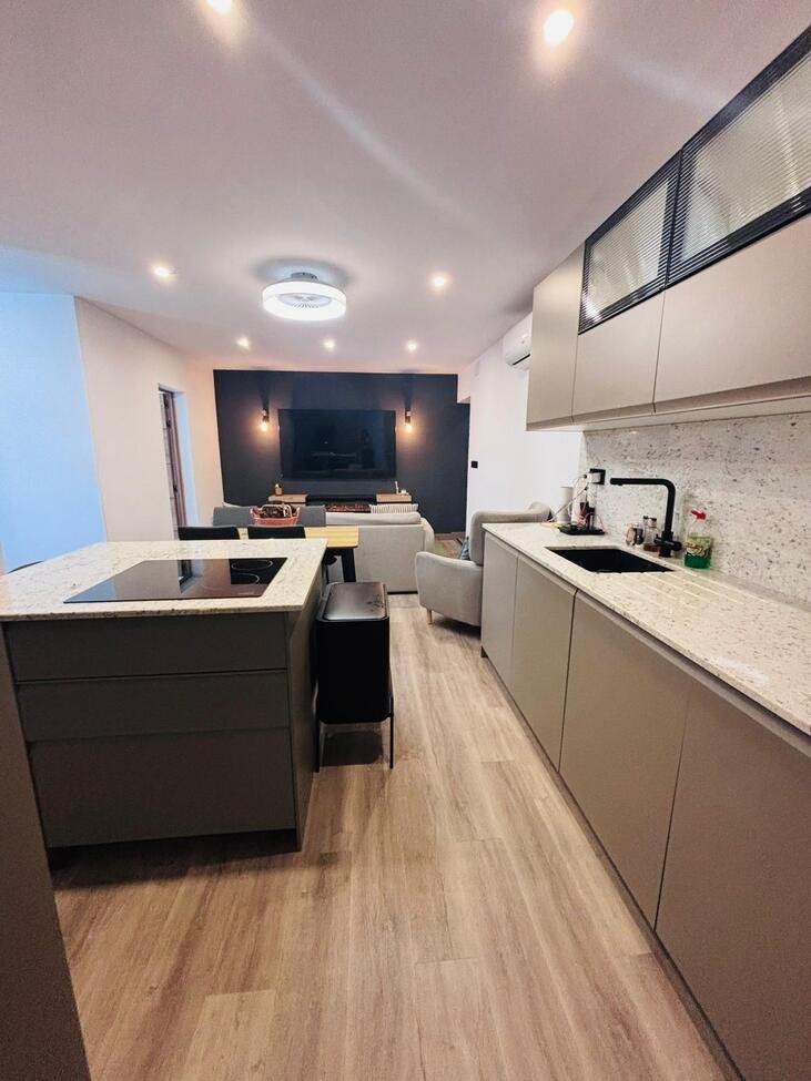 San Miguel de Salinas:   Located in the heart of the vibrant town of San Miguel de Salinas in the beautiful Alicante Province, this fully renovated four-bedroom townhouse of 