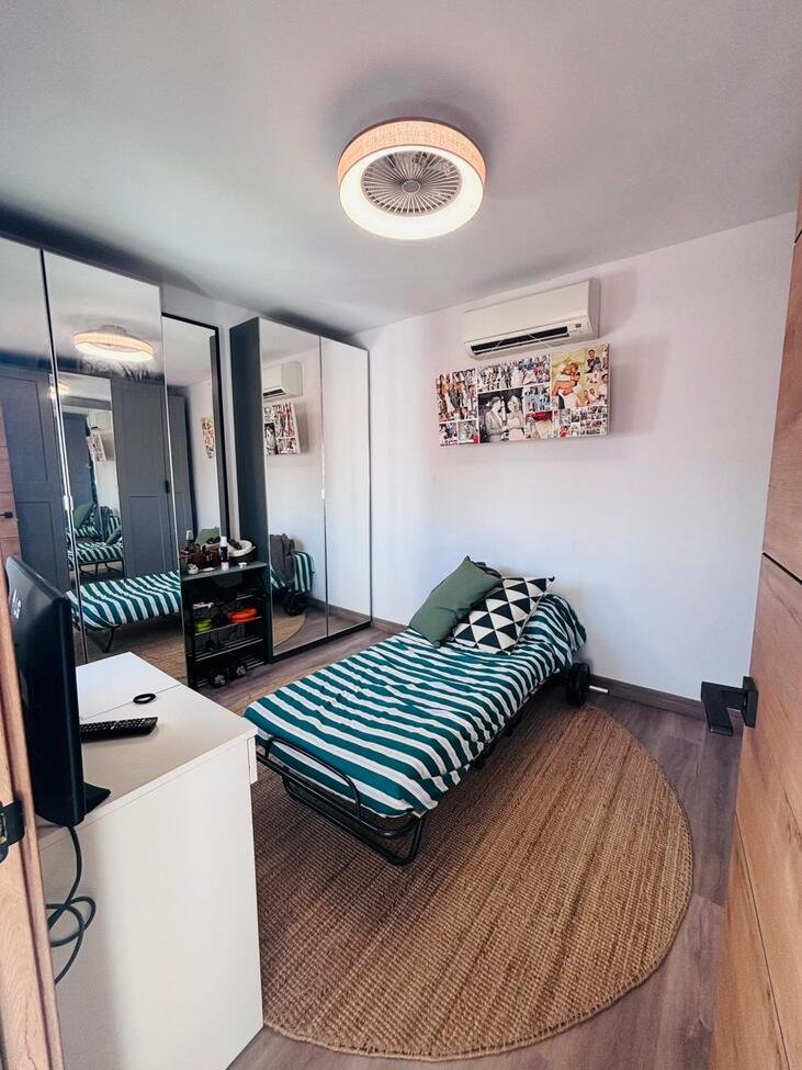   Located in the heart of the vibrant town of San Miguel de Salinas in the beautiful Alicante Province, this fully renovated four-bedroom townhouse of