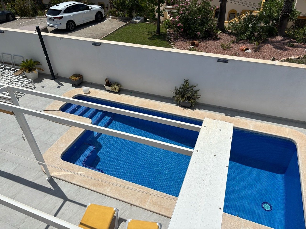   Luxury Detached Villa located in Villamartin.Discover the perfect blend of luxury and comfort in this stunning detached villa located in a well-esta