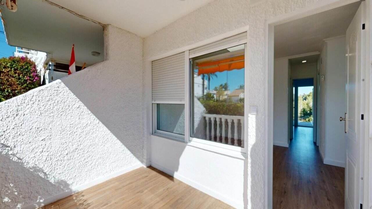   Prime Located Ground-Floor Bungalow in VillamartínTop draw renovated bungalow located in the heart of Villamartín, Orihuela Costa. Just fully refurb