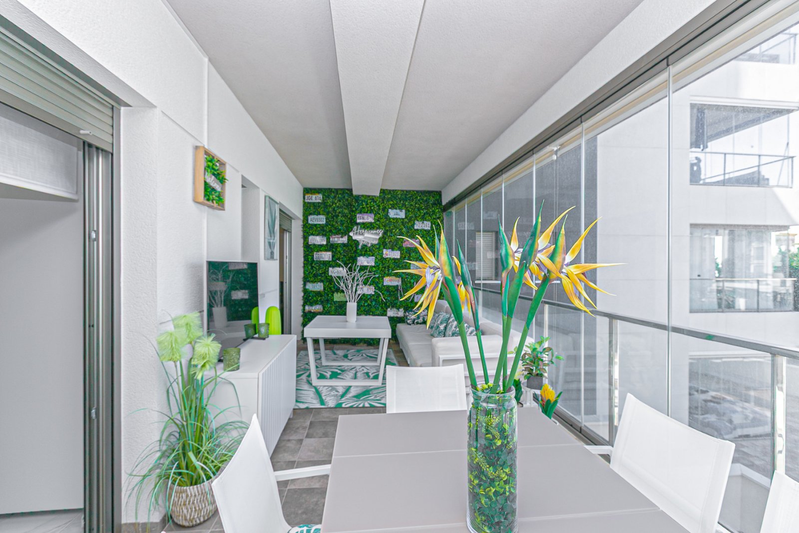  Entdecken Sie diese spektakuläre Wohnung in der exklusiven Wohnanlage Green Hills in Los Dolses, erbaut im Jahr 2022 mit hochwertigen Materialien und