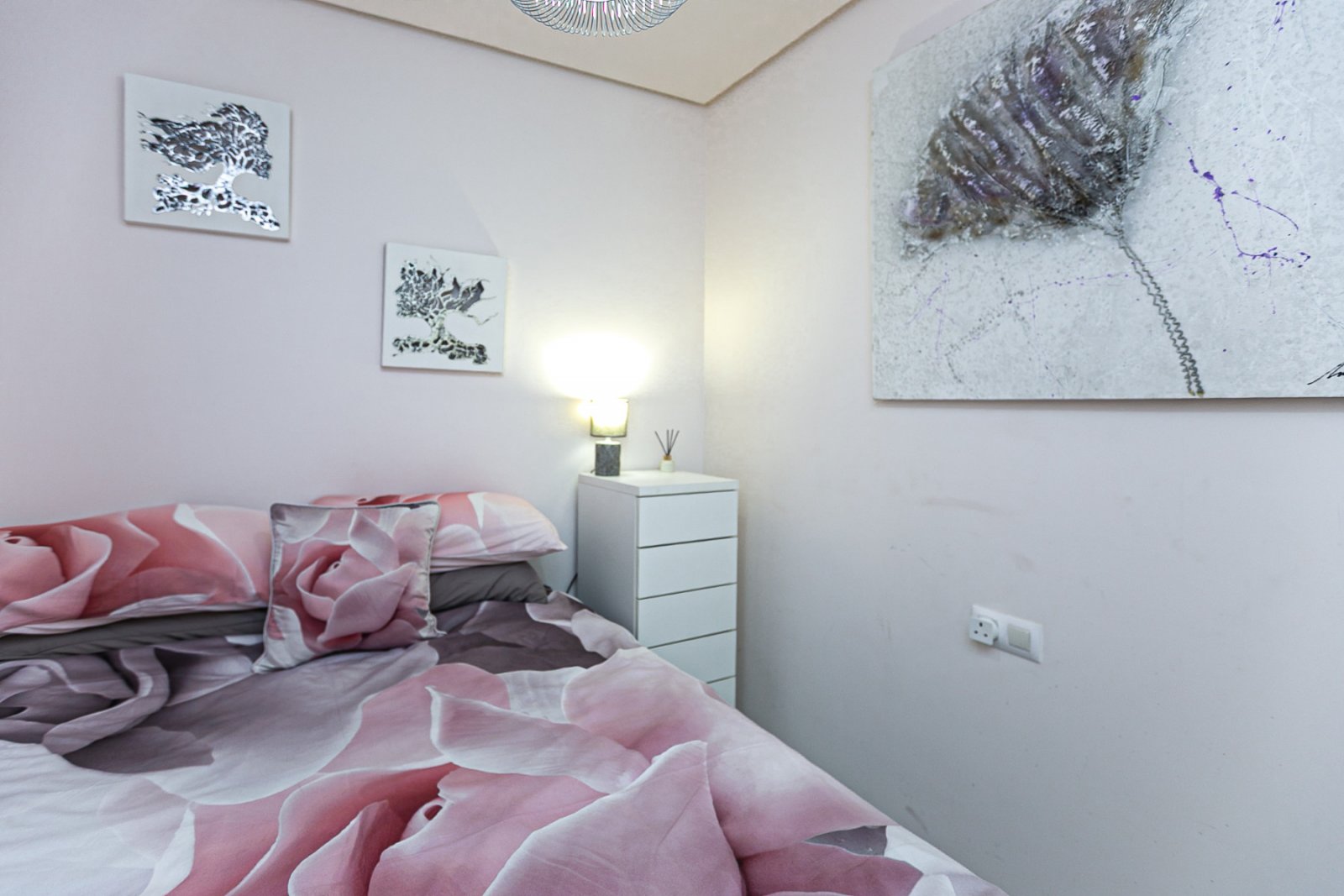  Entdecken Sie diese spektakuläre Wohnung in der exklusiven Wohnanlage Green Hills in Los Dolses, erbaut im Jahr 2022 mit hochwertigen Materialien und