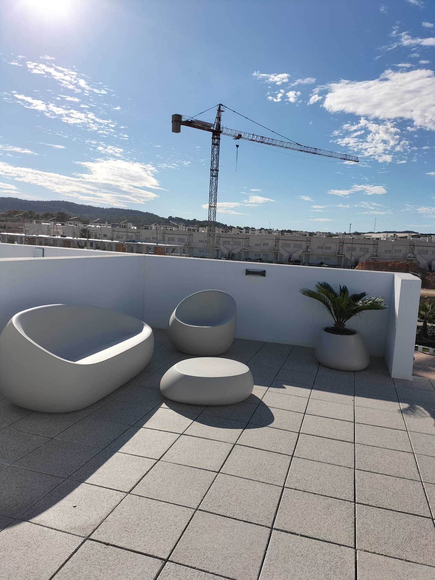  In der charmanten Stadt Orihuela gelegen, bietet diese Wohnanlage eine Vielzahl von Wohnmöglichkeiten, die unterschiedlichen Bedürfnissen und Lebenss