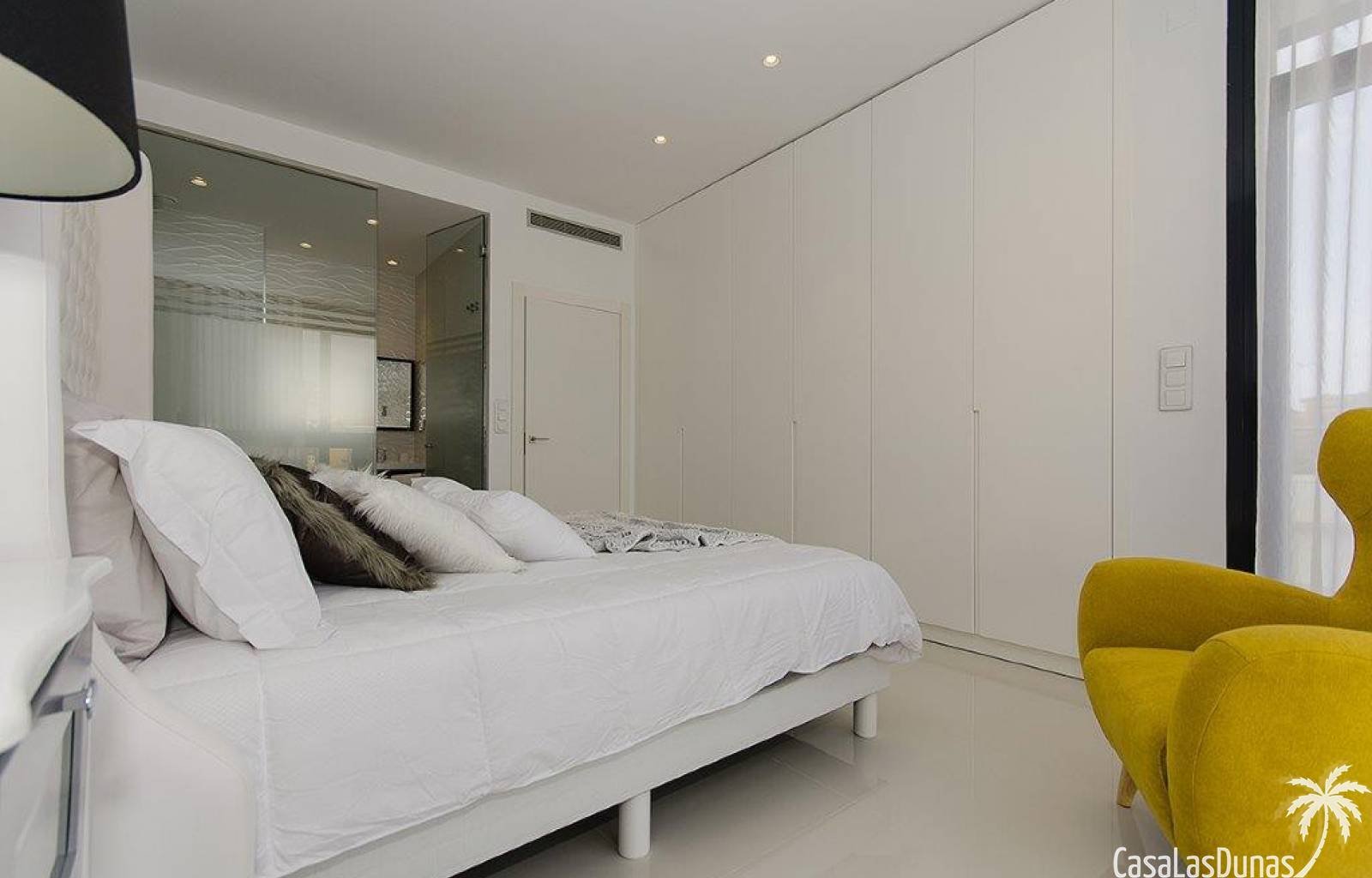 Diese Residenz, bestehend aus 16 einzelnen Villen, befindet sich derzeit im Bau, nur 3 Gehminuten von den hervorragenden Sandstränden von Mar Menor e