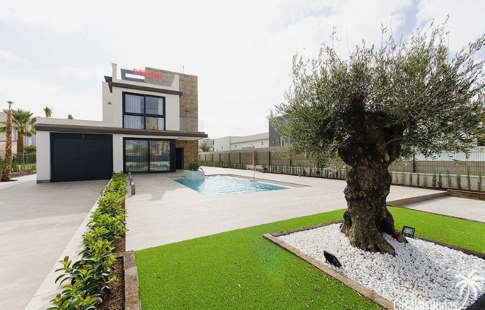 Diese Residenz, bestehend aus 16 einzelnen Villen, befindet sich derzeit im Bau, nur 3 Gehminuten von den hervorragenden Sandstränden von Mar Menor e