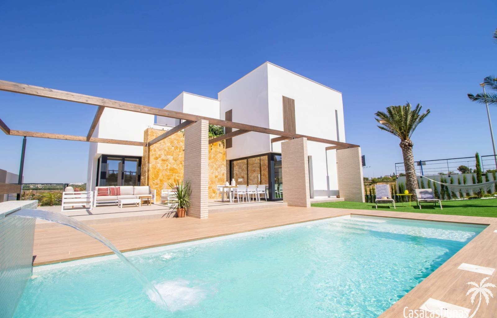 Orihuela Costa:  Die Luxusvillen mit 4 Schlafzimmern und 4 Badezimmern bestehen aus einem Grunddesign mit zwei Höhen, das Platz zum Wachsen bietet. Die Häuser werden  