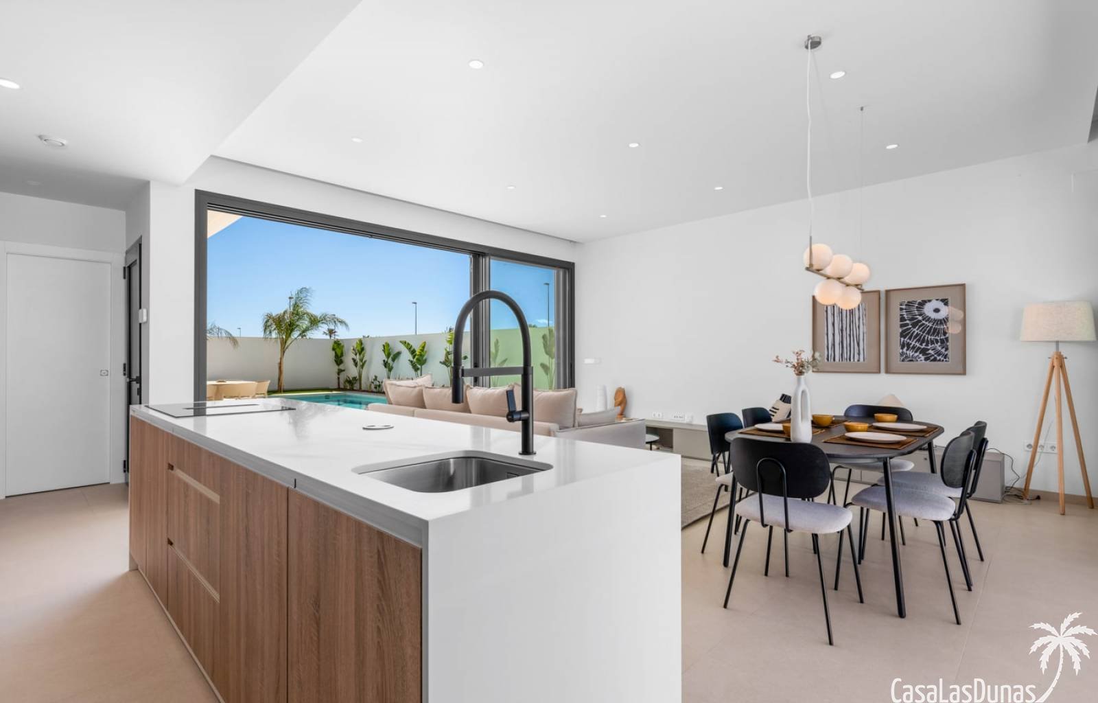  Diese wunderschönen Villen werden im sonnenverwöhnten Los Alcázares an der Costa Cálida gebaut. Das Haus verfügt über 3 Schlafzimmer und 2 Badezimmer