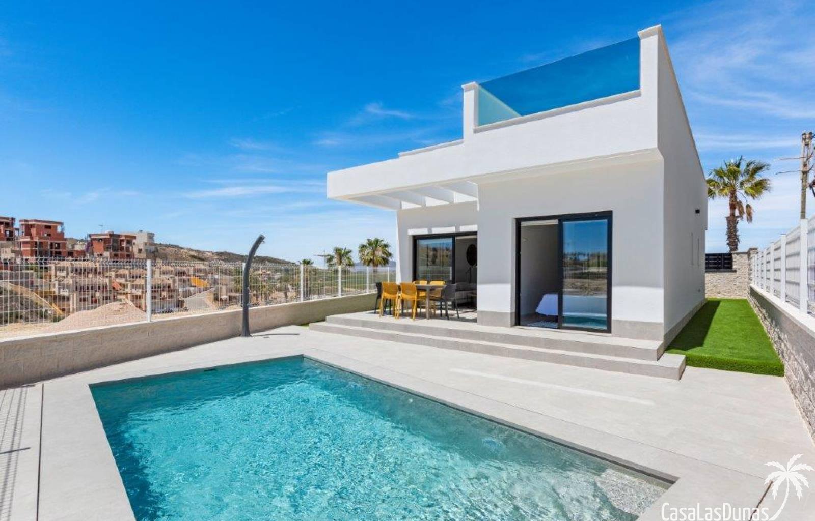 Algorfa:  Diese wunderschönen Villen sind mit drei oder vier Schlafzimmern und zwei oder drei Badezimmern erhältlich. Die Sea Villas sind auf großen Privatgrun 