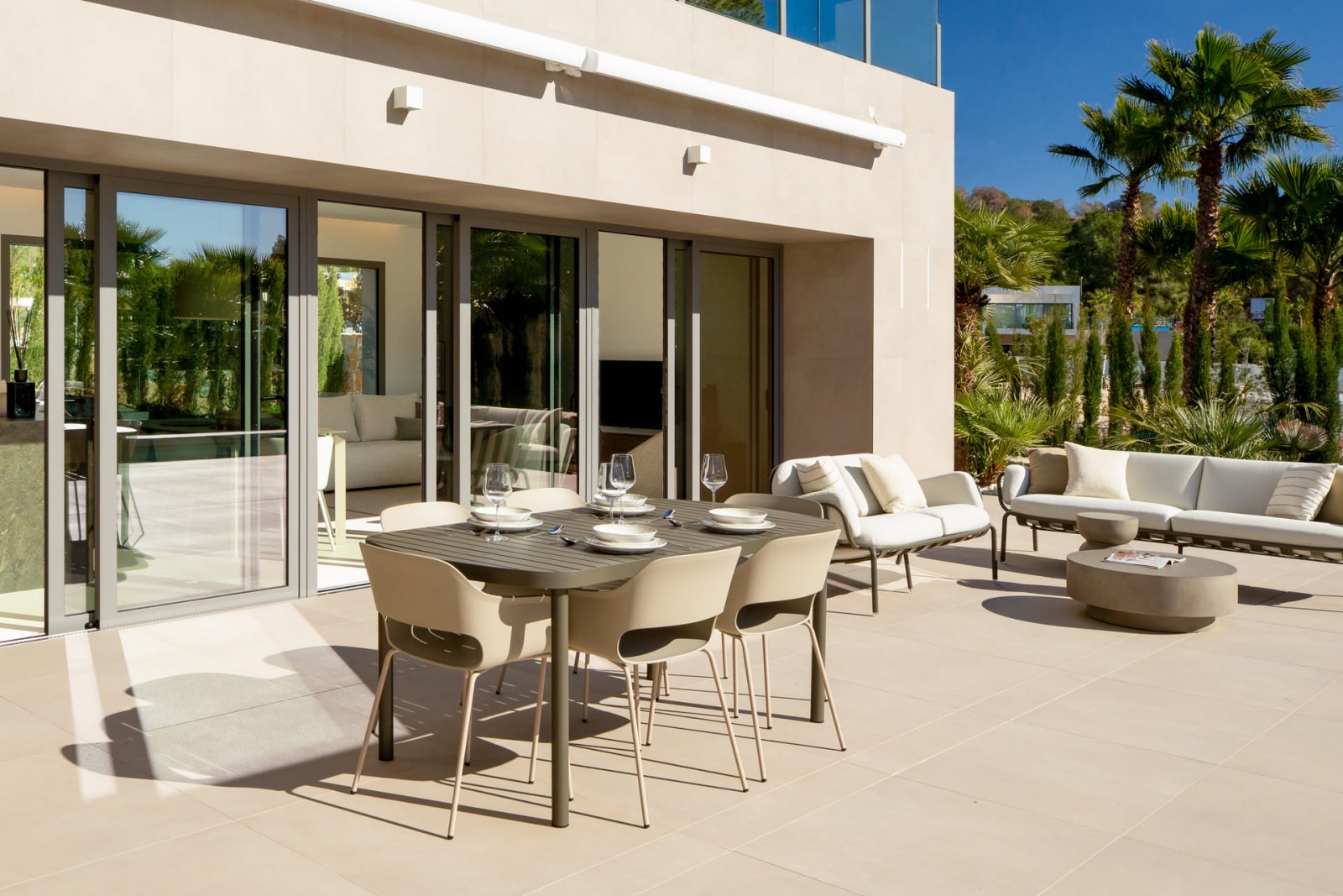  In der exklusiven Gegend von Dehesa de Campoamor gelegen, bietet diese Sammlung von 16 Immobilien eine privilegierte Umgebung für diejenigen, die ein