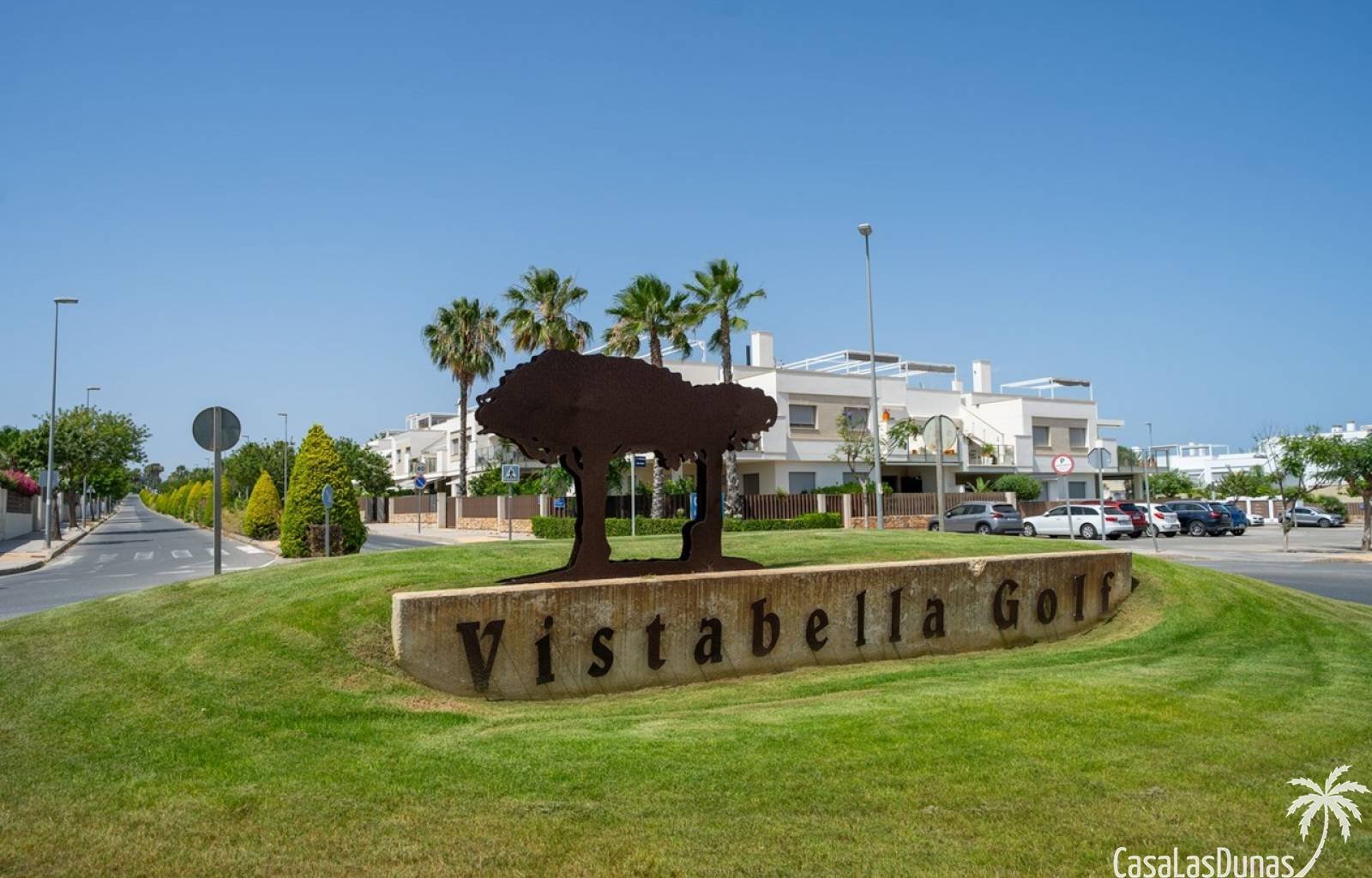  Diese elegante, moderne einstöckige Villa strahlt Ruhe und Luxus aus. Das Haus verfügt über einen geräumigen, offenen Wohn- und Essbereich mit großen