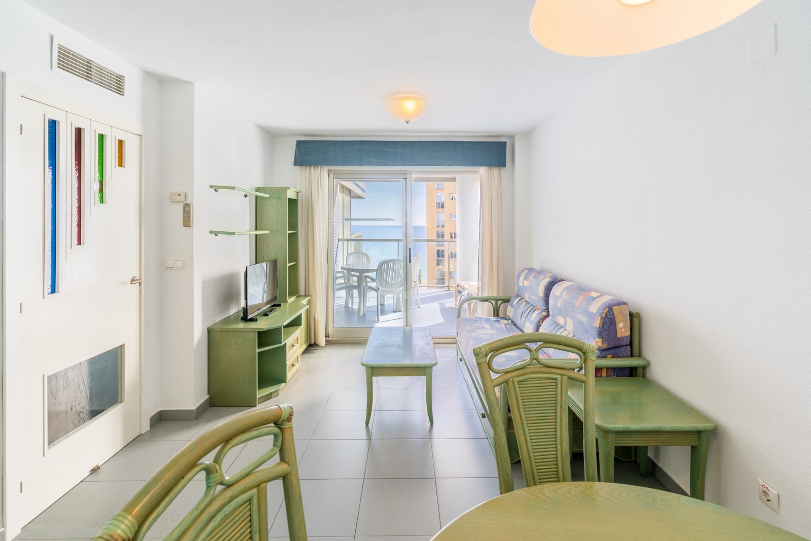 In der charmanten Stadt Calpe gelegen, bietet diese Wohnanlage eine exklusive Auswahl von 20 Immobilien, darunter Wohnungen und Penthäuser. Für dieje