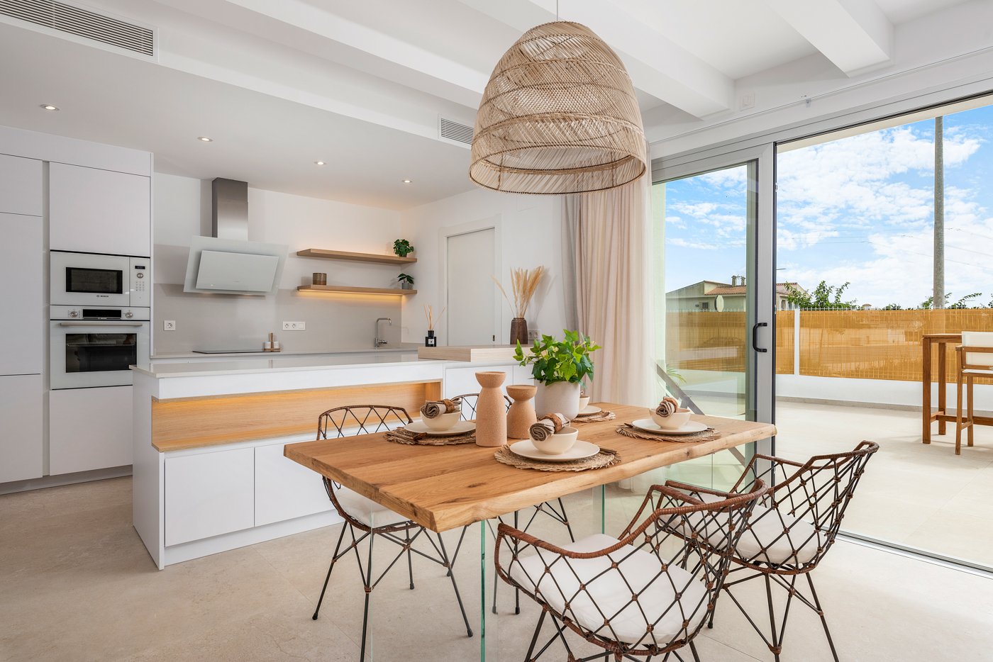  In der charmanten Stadt Los Alcázares gelegen, bietet dieser Komplex von 6 unabhängigen Immobilien einen exklusiven Lebensstil in einer privilegierte