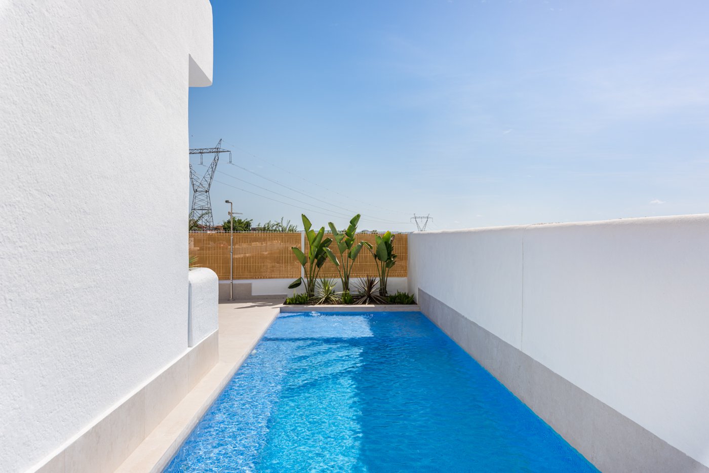  In der charmanten Stadt Los Alcázares gelegen, bietet dieser Komplex von 6 unabhängigen Immobilien einen exklusiven Lebensstil in einer privilegierte